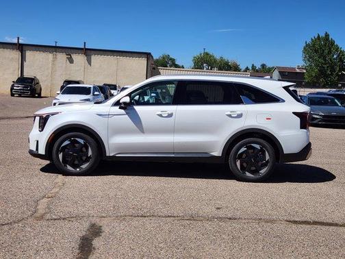 Snow White Pearl 2026 Kia Sorento Plug-In Hybrid EX
