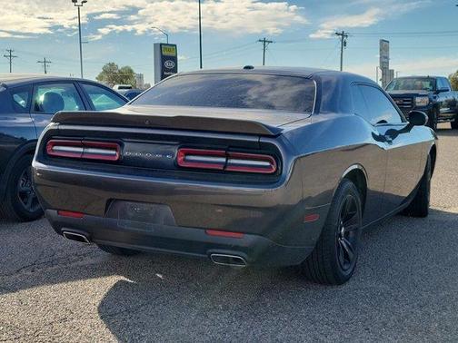 2021 Dodge Challenger SXT