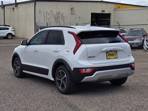Snow White Pearl 2026 Kia Niro EX