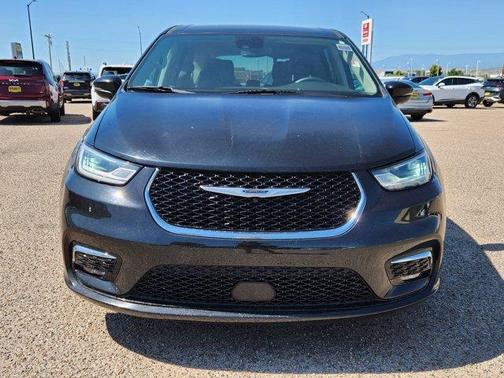 2023 Chrysler Pacifica Touring-L