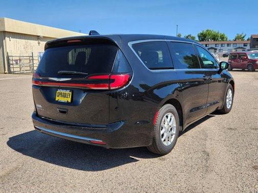 2023 Chrysler Pacifica Touring-L