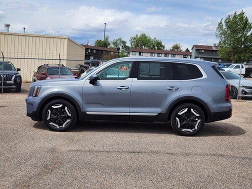 Everlasting Silver 2025 Kia Telluride S