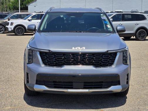 Everlasting Silver 2024 Kia Sorento S