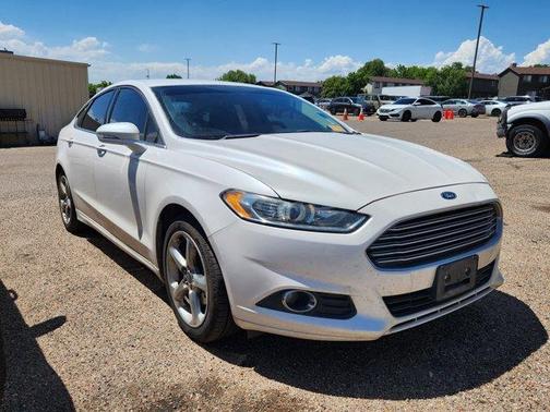 White 2013 Ford Fusion SE
