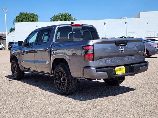 2022 Nissan Frontier SV