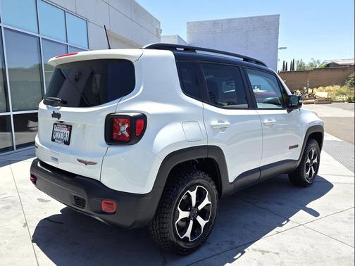 Alpine White Clearcoat 2022 Jeep Renegade Trailhawk