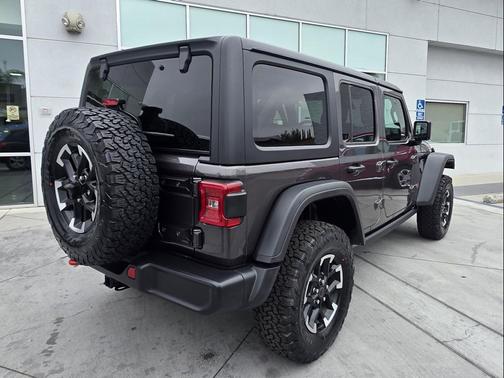 Granite Crystal Metallic Clearcoat 2026 Jeep Wrangler Rubicon