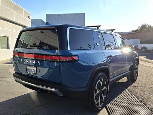 2024 Rivian R1S Adventure Quad Motor Large Pack