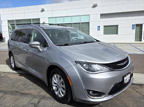 2018 Chrysler Pacifica Touring-L