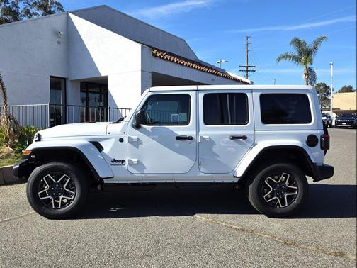 2026 Jeep Wrangler 4-Door Sahara 4x4