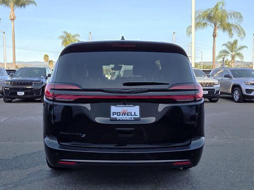 2026 Chrysler Pacifica L