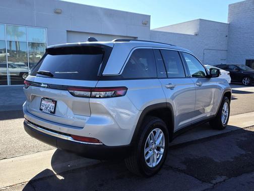 2024 Jeep Grand Cherokee Laredo