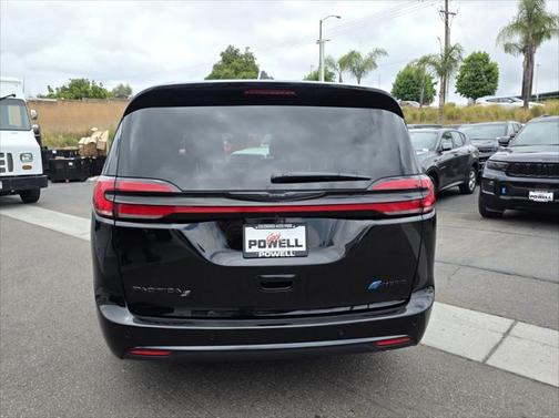 2025 Chrysler Pacifica Hybrid Premium S Appearance Pkg