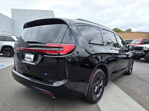 2025 Chrysler Pacifica Hybrid Premium S Appearance Pkg