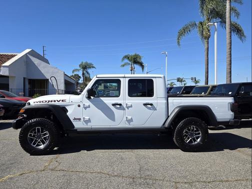 Bright White Clearcoat 2026 Jeep Gladiator Mojave 4x4