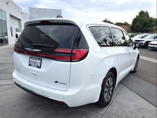 2023 Chrysler Pacifica Hybrid Touring L