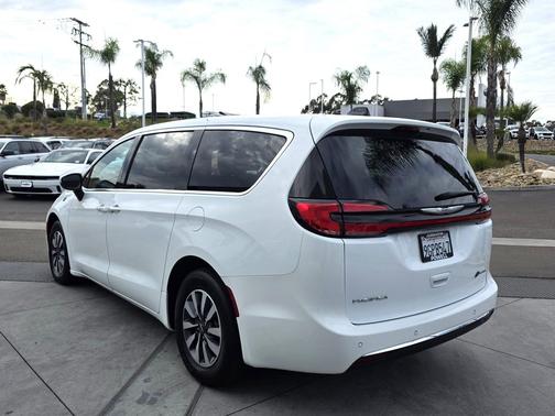 2023 Chrysler Pacifica Hybrid Touring L