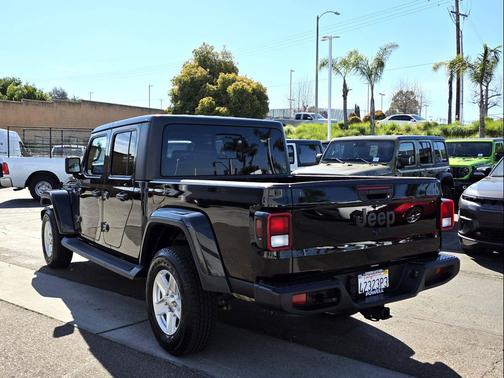 2023 Jeep Gladiator Sport S