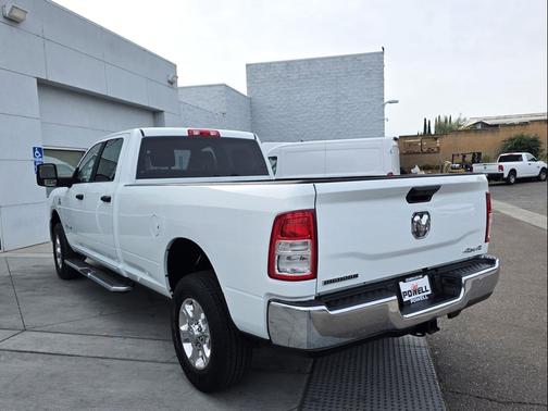 2024 RAM 3500 Big Horn Crew Cab 4x4 8' Box
