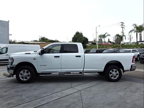 2024 RAM 3500 Big Horn Crew Cab 4x4 8' Box