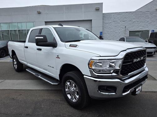 2024 RAM 3500 Big Horn Crew Cab 4x4 8' Box