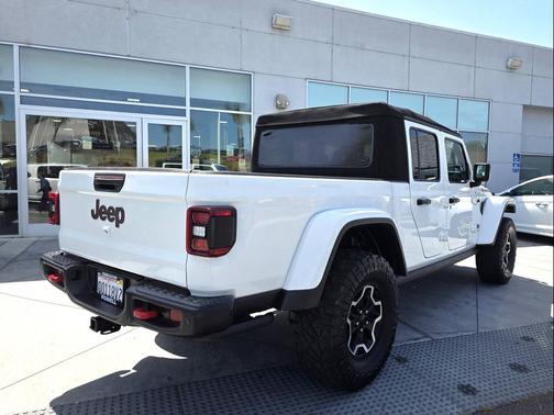 Bright White Clearcoat 2020 Jeep Gladiator Rubicon