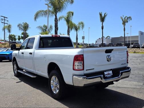 Bright White Clearcoat 2024 RAM 3500 Big Horn Crew Cab 4x4 8' Box
