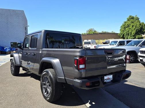 Granite Crystal Metallic Clearcoat 2026 Jeep Gladiator Sport S