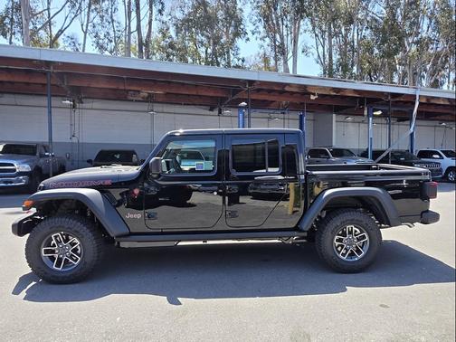 Black Clearcoat 2026 Jeep Gladiator Mojave 4x4