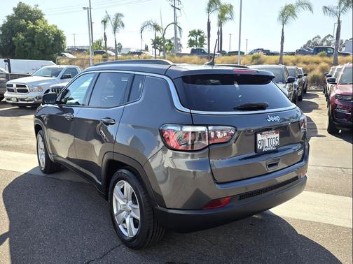 Granite Crystal Metallic Clearcoat 2022 Jeep Compass Latitude