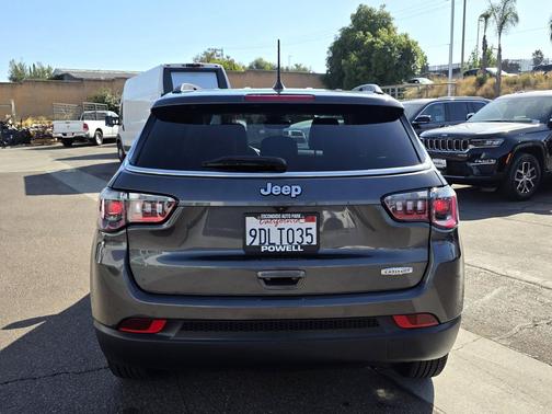 Granite Crystal Metallic Clearcoat 2022 Jeep Compass Latitude