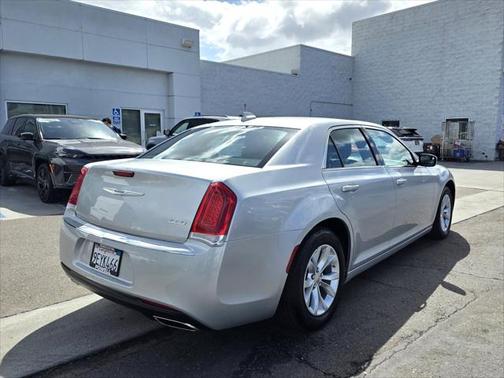 2023 Chrysler 300 Touring