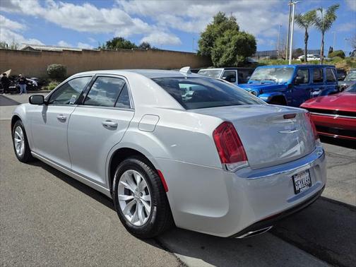 2023 Chrysler 300 Touring