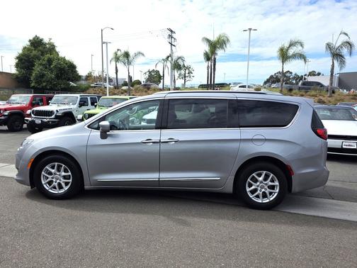 2020 Chrysler Pacifica Touring L