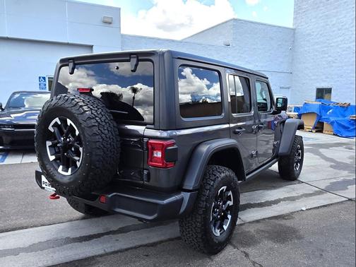 Granite Crystal Metallic Clearcoat 2026 Jeep Wrangler Rubicon