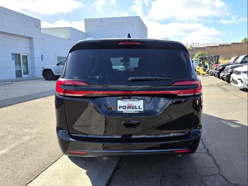 2026 Chrysler Pacifica L