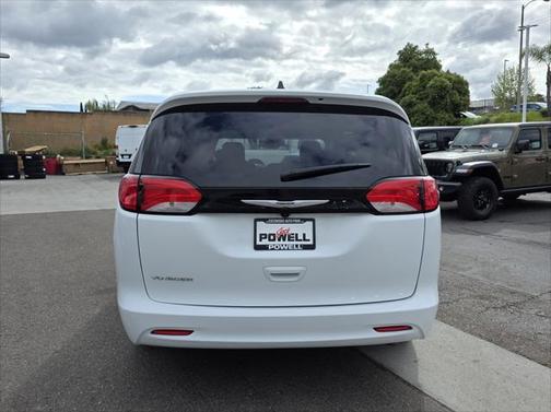 2023 Chrysler Voyager LX