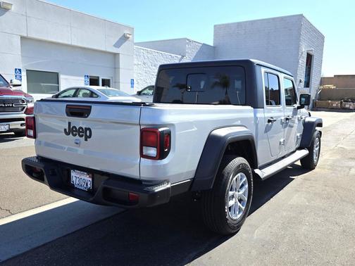 2023 Jeep Gladiator Sport S