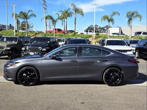 2024 Lexus ES 300h F SPORT Handling