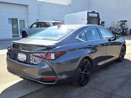 2024 Lexus ES 300h F SPORT Handling