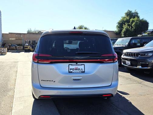 2026 Chrysler Pacifica L