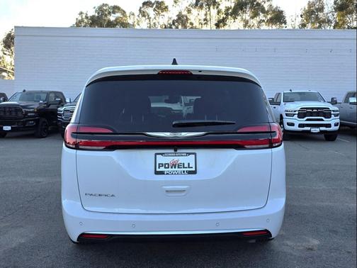 2026 Chrysler Pacifica L