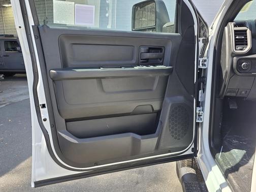 Bright White Clearcoat 2026 RAM 3500 Tradesman Crew Cab 4x4 6'4' Box