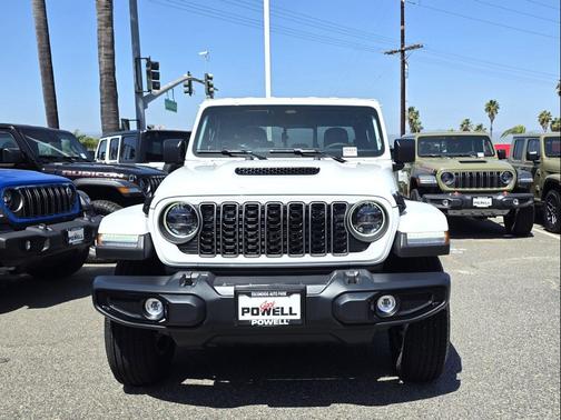 Bright White Clearcoat 2026 Jeep Gladiator Mojave 4x4