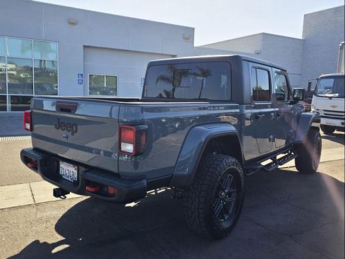 2024 Jeep Gladiator Sport S