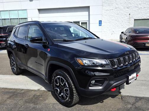 Diamond Black Crystal Pearlcoat 2026 Jeep Compass Trailhawk