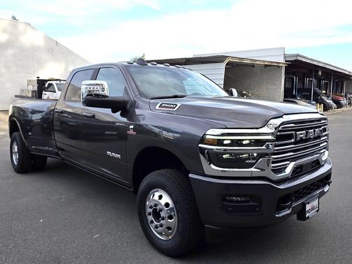 2026 RAM 3500 Laramie Crew Cab 4x4 8' Box