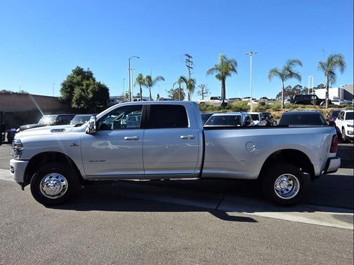 2026 RAM 3500 Laramie Crew Cab 4x4 8' Box
