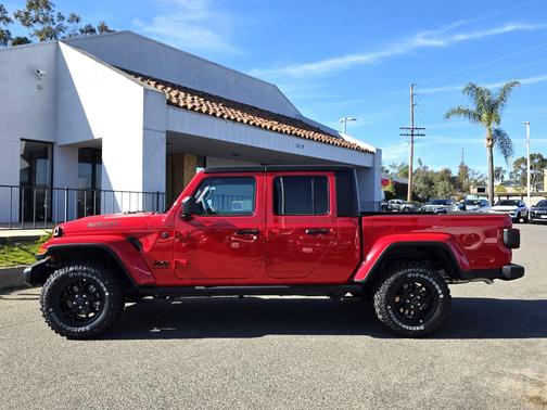 2026 Jeep Gladiator Willys 4x4