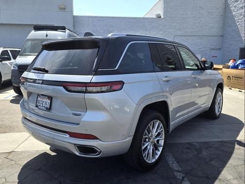 Silver Zynith 2022 Jeep Grand Cherokee 4xe Summit